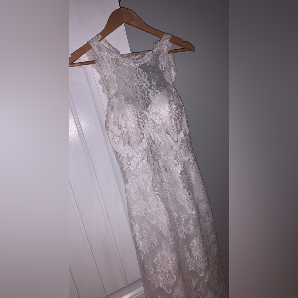 White Wedding Dress Size 6 - Picture 11 of 16